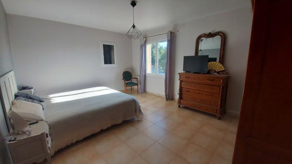 Eyragues (13630) EYRAGUES (13630) - MAISON + DEPENDANCE AVEC GARAGE ET PISCINE SUR BEAU TERRAIN