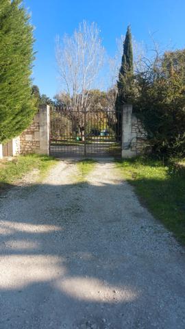 Eyragues (13630) EYRAGUES (13630) - MAISON + DEPENDANCE AVEC GARAGE ET PISCINE SUR BEAU TERRAIN