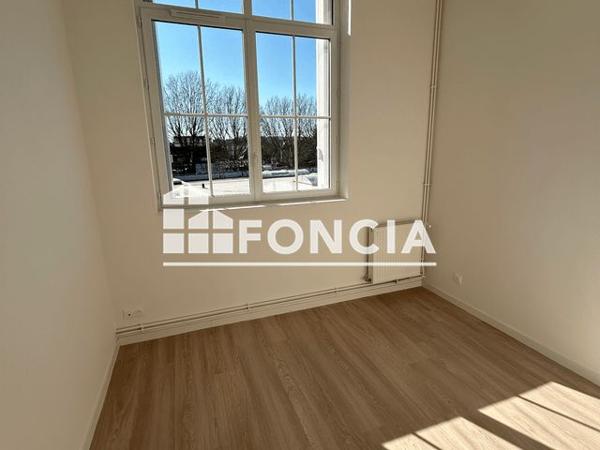 Location Appartement 4 pièces 82.2 m² - 5 BOULEVARD JULES FERRY Louviers 27400