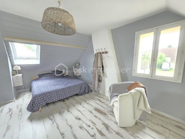Magnifique Maison de village mitoyenne à Pougues Les Eaux.

Située dans un coin calme et prisé, à deux pas des commerces, commodités et écoles de la jolie commune de Pougues les Eaux, nous vous présentons cette magnifique maison de village entièrement rénovée, d'une superficie habitable de 94m², comprenant 3 pièces, dont un salon séjour, une cuisine indépendante aménagée et équipée et un wc au rez-de-chaussée, mais aussi 2 chambres, salle de bain et wc indépendant à l'étage.

Cette maison dispose d'une entrée sur une grande pièce de vie aménagée en salon et séjour de 27m² qui présente une belle cheminée pour de belles soirées au coin du feu. Elle propose une grande cuisine indépendante, aménagée et équipée  de 16m² dont la porte fenêtre donne sur une terrasse.
Le rez-de-chaussée se complète d'un wc indépendant .
Du salon, un escalier mène à l'étage, le palier propose une première chambre de 16m² avec placard penderie. L'étage dispose d'un wc indépendant, une grande salle de bain, ainsi qu'une autre chambres de 14 m².

Tous les sols de cette maison sont en parquet, elle propose une isolation de type double vitrage bois pour les huisseries et Alu pour la porte fenêtre avec volet roulant motorisé , et volet bois pour les autres fenêtres.

Elle dispose d'un chauffage type cheminée (insert bois) ou électrique, d'un ballon production d'eau chaude, des combles isolés de manière optimale et une toiture en tuiles mécaniques  terre cuite récentes en bon état.


Ce pavillon propose un assainissement type microstation récente.
Côté internet, il dispose de la fibre.

Les plus: La qualité générale du bien et son aménagement intérieur contemporain, sa belle rénovation, sa proximité avec toutes les écoles, commerces et commodités de la commune de Pougues les Eaux , sa pièce de vie de 27m² avec sa cheminée, sa cuisine aménagée et équipée, ses 2 chambres,

Photos supplémentaires disponibles sur BSK IMMOBILIER > Nos conseillers > Olivier FRESLON
Pour tout renseignement complémentaire ou pour une visite, contactez moi au 07.62.78.13.13.

Amoureux des maisons anciennes rénovées avec goût, cette maison est une opportunité rare à saisir, un vrai coup de cœur!