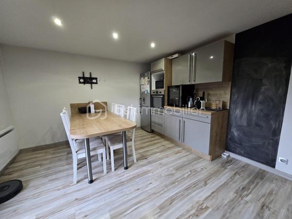 Magnifique Maison de village mitoyenne à Pougues Les Eaux.

Située dans un coin calme et prisé, à deux pas des commerces, commodités et écoles de la jolie commune de Pougues les Eaux, nous vous présentons cette magnifique maison de village entièrement rénovée, d'une superficie habitable de 94m², comprenant 3 pièces, dont un salon séjour, une cuisine indépendante aménagée et équipée et un wc au rez-de-chaussée, mais aussi 2 chambres, salle de bain et wc indépendant à l'étage.

Cette maison dispose d'une entrée sur une grande pièce de vie aménagée en salon et séjour de 27m² qui présente une belle cheminée pour de belles soirées au coin du feu. Elle propose une grande cuisine indépendante, aménagée et équipée  de 16m² dont la porte fenêtre donne sur une terrasse.
Le rez-de-chaussée se complète d'un wc indépendant .
Du salon, un escalier mène à l'étage, le palier propose une première chambre de 16m² avec placard penderie. L'étage dispose d'un wc indépendant, une grande salle de bain, ainsi qu'une autre chambres de 14 m².

Tous les sols de cette maison sont en parquet, elle propose une isolation de type double vitrage bois pour les huisseries et Alu pour la porte fenêtre avec volet roulant motorisé , et volet bois pour les autres fenêtres.

Elle dispose d'un chauffage type cheminée (insert bois) ou électrique, d'un ballon production d'eau chaude, des combles isolés de manière optimale et une toiture en tuiles mécaniques  terre cuite récentes en bon état.


Ce pavillon propose un assainissement type microstation récente.
Côté internet, il dispose de la fibre.

Les plus: La qualité générale du bien et son aménagement intérieur contemporain, sa belle rénovation, sa proximité avec toutes les écoles, commerces et commodités de la commune de Pougues les Eaux , sa pièce de vie de 27m² avec sa cheminée, sa cuisine aménagée et équipée, ses 2 chambres,

Photos supplémentaires disponibles sur BSK IMMOBILIER > Nos conseillers > Olivier FRESLON
Pour tout renseignement complémentaire ou pour une visite, contactez moi au 07.62.78.13.13.

Amoureux des maisons anciennes rénovées avec goût, cette maison est une opportunité rare à saisir, un vrai coup de cœur!