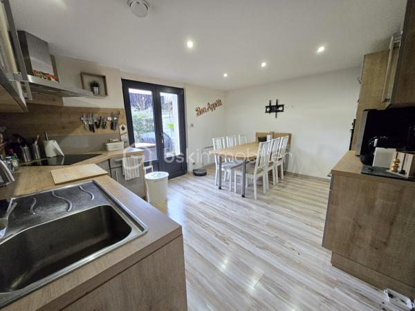Magnifique Maison de village mitoyenne à Pougues Les Eaux.

Située dans un coin calme et prisé, à deux pas des commerces, commodités et écoles de la jolie commune de Pougues les Eaux, nous vous présentons cette magnifique maison de village entièrement rénovée, d'une superficie habitable de 94m², comprenant 3 pièces, dont un salon séjour, une cuisine indépendante aménagée et équipée et un wc au rez-de-chaussée, mais aussi 2 chambres, salle de bain et wc indépendant à l'étage.

Cette maison dispose d'une entrée sur une grande pièce de vie aménagée en salon et séjour de 27m² qui présente une belle cheminée pour de belles soirées au coin du feu. Elle propose une grande cuisine indépendante, aménagée et équipée  de 16m² dont la porte fenêtre donne sur une terrasse.
Le rez-de-chaussée se complète d'un wc indépendant .
Du salon, un escalier mène à l'étage, le palier propose une première chambre de 16m² avec placard penderie. L'étage dispose d'un wc indépendant, une grande salle de bain, ainsi qu'une autre chambres de 14 m².

Tous les sols de cette maison sont en parquet, elle propose une isolation de type double vitrage bois pour les huisseries et Alu pour la porte fenêtre avec volet roulant motorisé , et volet bois pour les autres fenêtres.

Elle dispose d'un chauffage type cheminée (insert bois) ou électrique, d'un ballon production d'eau chaude, des combles isolés de manière optimale et une toiture en tuiles mécaniques  terre cuite récentes en bon état.


Ce pavillon propose un assainissement type microstation récente.
Côté internet, il dispose de la fibre.

Les plus: La qualité générale du bien et son aménagement intérieur contemporain, sa belle rénovation, sa proximité avec toutes les écoles, commerces et commodités de la commune de Pougues les Eaux , sa pièce de vie de 27m² avec sa cheminée, sa cuisine aménagée et équipée, ses 2 chambres,

Photos supplémentaires disponibles sur BSK IMMOBILIER > Nos conseillers > Olivier FRESLON
Pour tout renseignement complémentaire ou pour une visite, contactez moi au 07.62.78.13.13.

Amoureux des maisons anciennes rénovées avec goût, cette maison est une opportunité rare à saisir, un vrai coup de cœur!