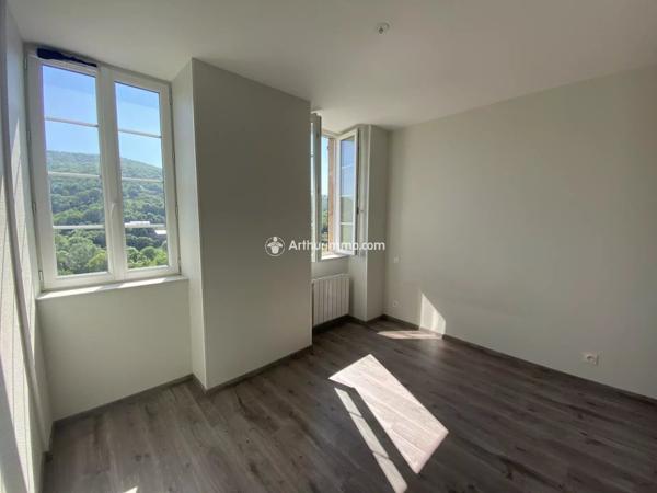 Location                                                      Appartement
                        
                     4 pièces                      78 m2                     à Saint-Beauzély