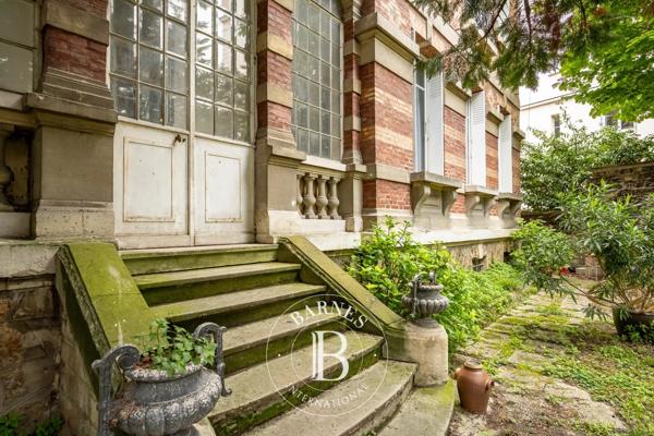 Asnières-sur-Seine, Hôtel particulier 6 Chambres -  390 m² à vendre