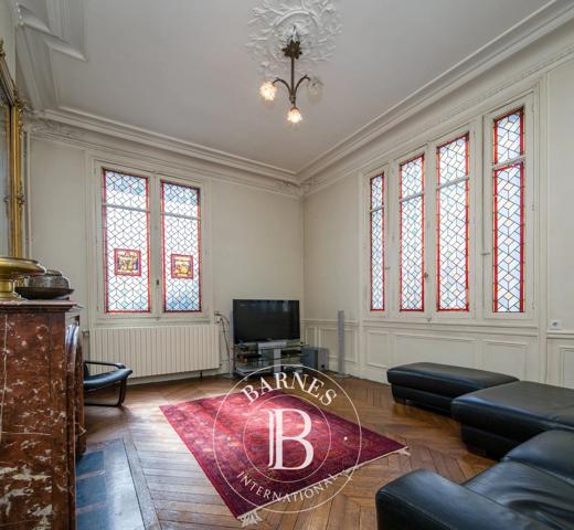 Asnières-sur-Seine, Hôtel particulier 6 Chambres -  390 m² à vendre
