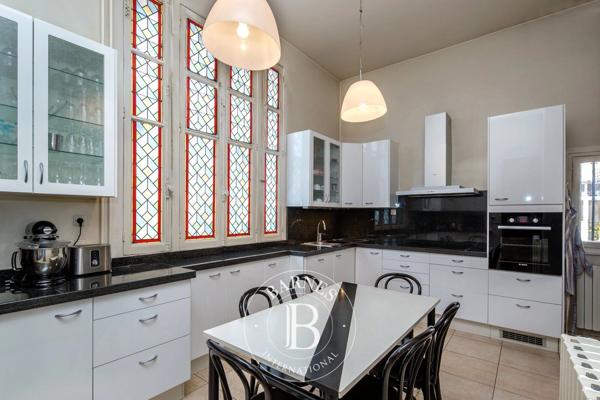 Asnières-sur-Seine, Hôtel particulier 6 Chambres -  390 m² à vendre
