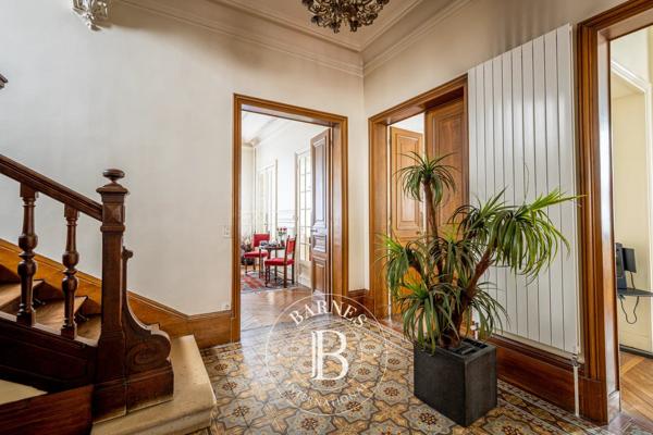 Asnières-sur-Seine, Hôtel particulier 6 Chambres -  390 m² à vendre