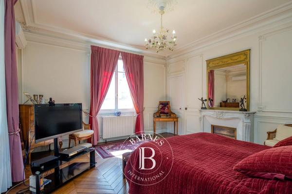 Asnières-sur-Seine, Hôtel particulier 6 Chambres -  390 m² à vendre