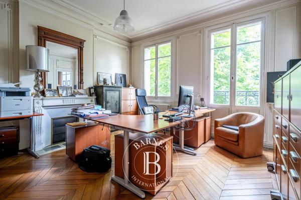 Asnières-sur-Seine, Hôtel particulier 6 Chambres -  390 m² à vendre