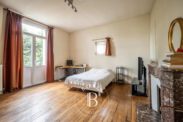 Asnières-sur-Seine, Hôtel particulier 6 Chambres -  390 m² à vendre