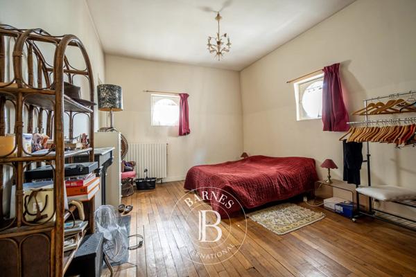 Asnières-sur-Seine, Hôtel particulier 6 Chambres -  390 m² à vendre