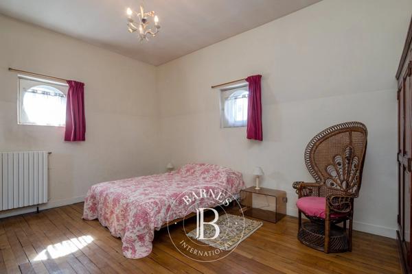 Asnières-sur-Seine, Hôtel particulier 6 Chambres -  390 m² à vendre