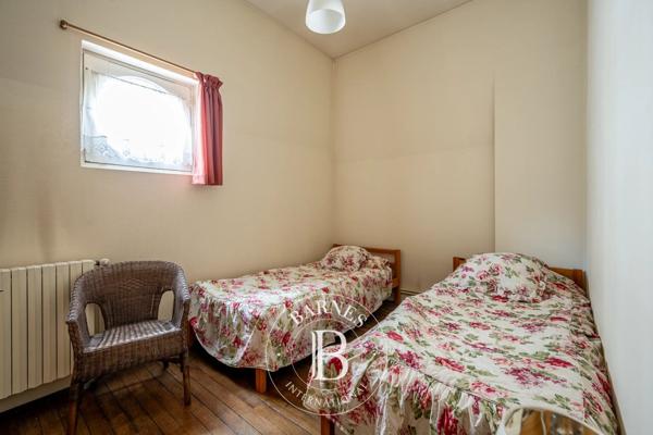 Asnières-sur-Seine, Hôtel particulier 6 Chambres -  390 m² à vendre