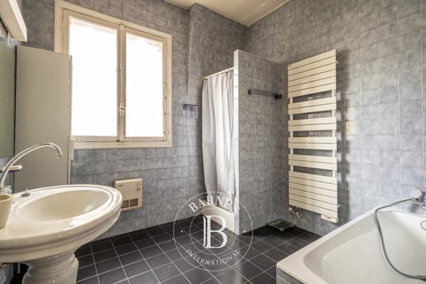 Asnières-sur-Seine, Hôtel particulier 6 Chambres -  390 m² à vendre