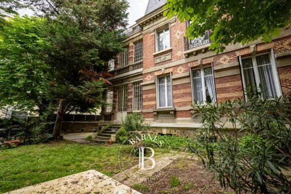 Asnières-sur-Seine, Hôtel particulier 6 Chambres -  390 m² à vendre
