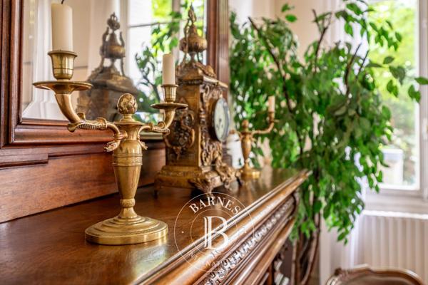 Asnières-sur-Seine, Hôtel particulier 6 Chambres -  390 m² à vendre