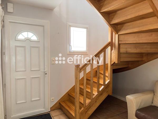 Maison
         6 pièces
        - 120 m² Exclusivité 379 000 € *