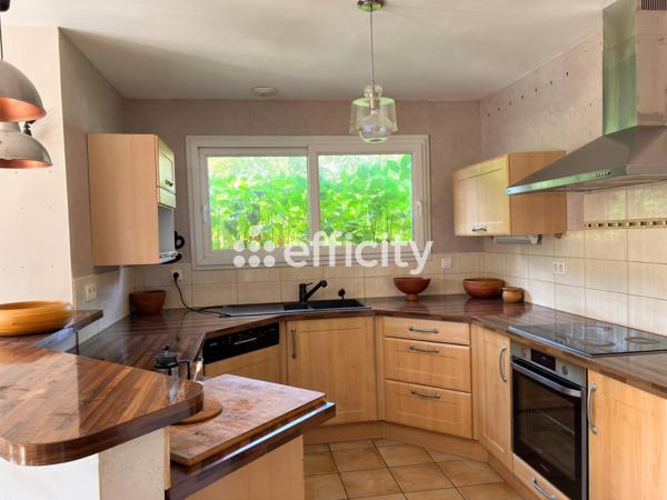 Maison
         6 pièces
        - 120 m² Exclusivité 379 000 € *