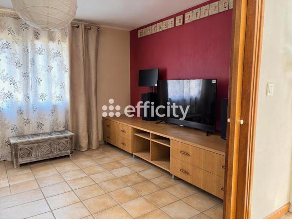Maison
         6 pièces
        - 120 m² Exclusivité 379 000 € *