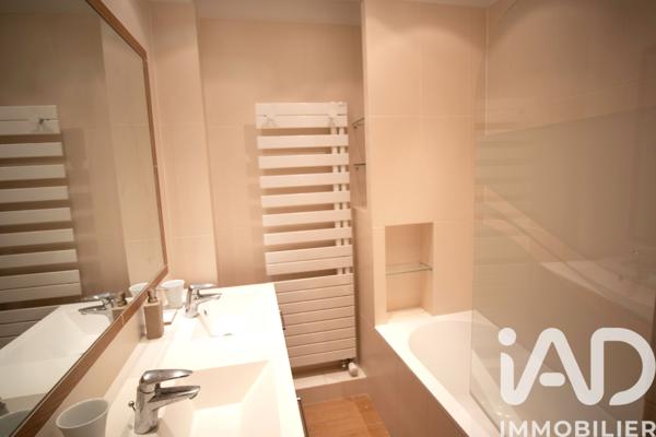Location appartement 5 pièces 107 m² Paris 15