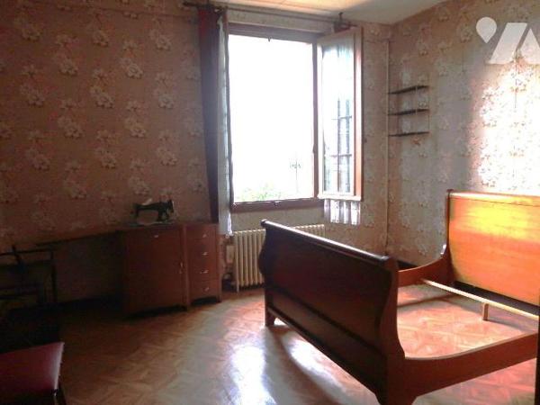 Ensemble immobilier comprenant :
. MAISON ANCIENNE A RENOVER, env. 100m2, comprenant de plain-...