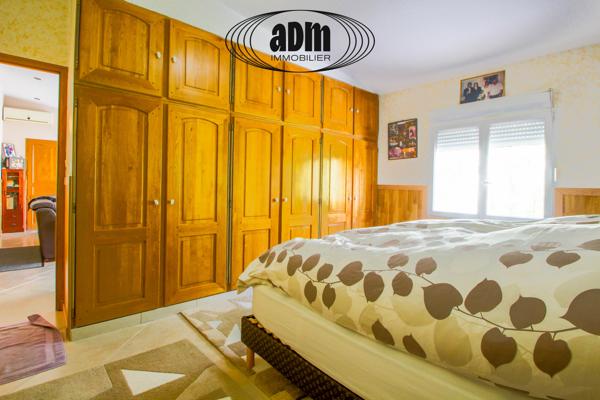 Maison
                                                                                                                                                                                                                                                                                                                        5 pièce(s)                                                                                                                                                                                                          3 chambre(s)                                                                                                                                                                                                          160  m²