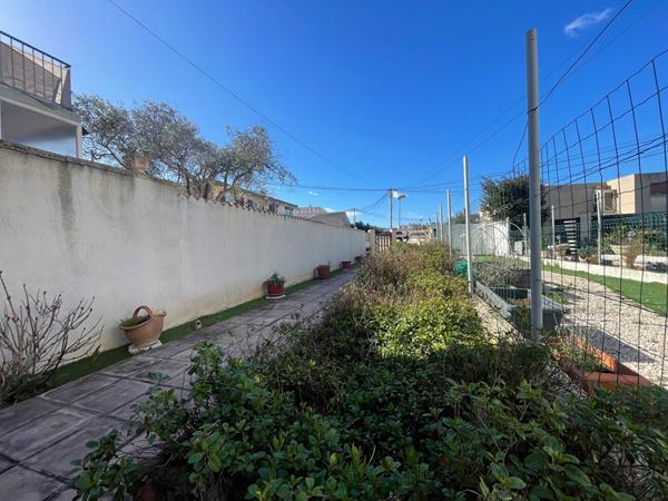 Marignane - À vendre un appartement de type 4 avec jardin dans une résidence fermée