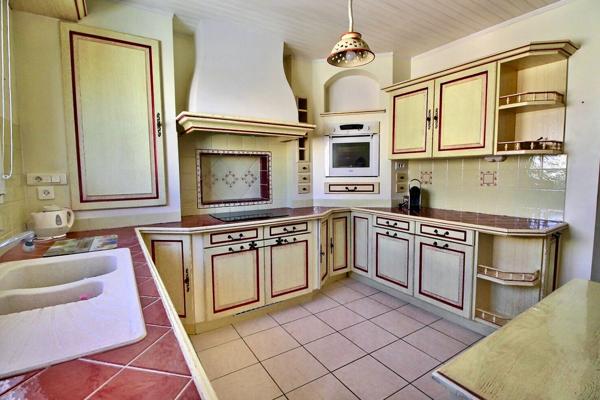 Marignane - À vendre un appartement de type 4 avec jardin dans une résidence fermée