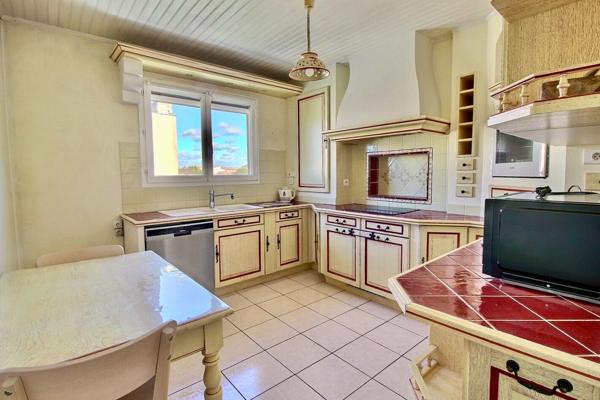 Marignane - À vendre un appartement de type 4 avec jardin dans une résidence fermée