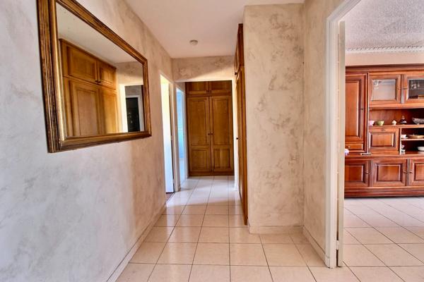 Marignane - À vendre un appartement de type 4 avec jardin dans une résidence fermée