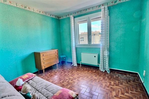 Marignane - À vendre un appartement de type 4 avec jardin dans une résidence fermée