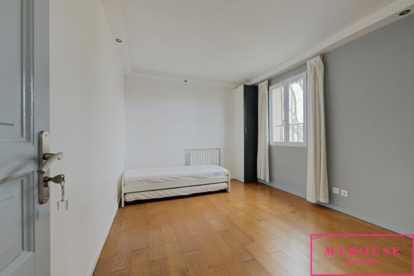 Maison
                                                                                                                                                                                                                                                                                                                        6 pièce(s)                                                                                                                                                                                                          4 chambre(s)                                                                                                                                                                                                          115  m²