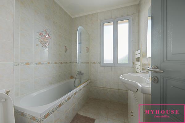 Maison
                                                                                                                                                                                                                                                                                                                        6 pièce(s)                                                                                                                                                                                                          4 chambre(s)                                                                                                                                                                                                          115  m²