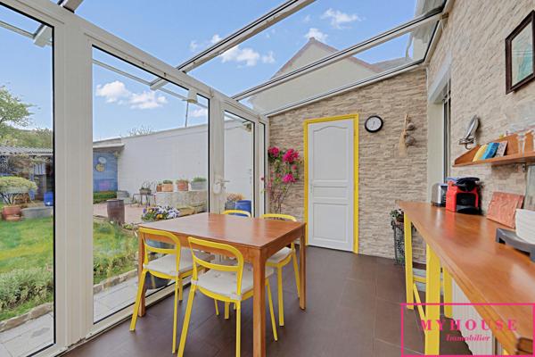 Maison
                                                                                                                                                                                                                                                                                                                        6 pièce(s)                                                                                                                                                                                                          4 chambre(s)                                                                                                                                                                                                          115  m²