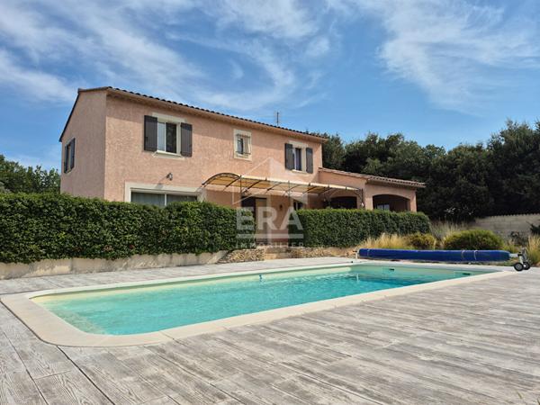 Spacieuse maison familiale avec piscine à Saint Didier