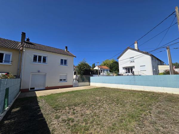 Maison  5 pièce(s)  Le Mans quartier Croix georgette avec 3 chambres, cuisine équipé, garage, terrain, proche écoles, commerces