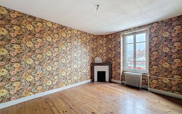 Maison à vendre    8 pièces •  Saint-Christophe-Vallon