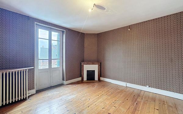 Maison à vendre    8 pièces •  Saint-Christophe-Vallon