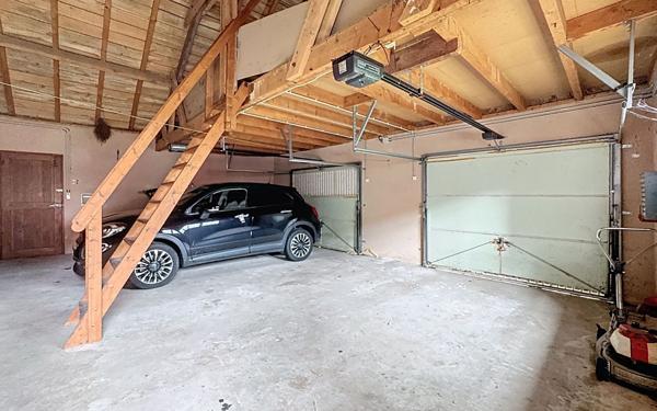 Maison à vendre    8 pièces •  Saint-Christophe-Vallon