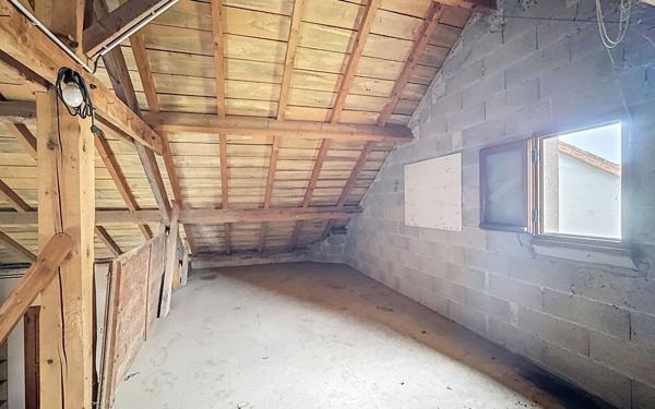 Maison à vendre    8 pièces •  Saint-Christophe-Vallon