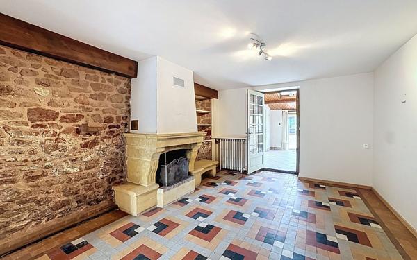 Maison à vendre    8 pièces •  Saint-Christophe-Vallon