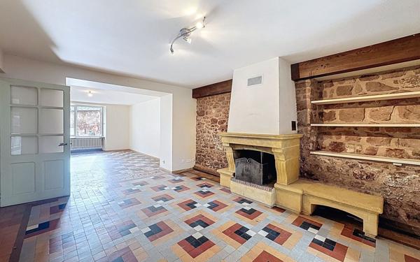 Maison à vendre    8 pièces •  Saint-Christophe-Vallon