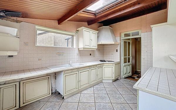 Maison à vendre    8 pièces •  Saint-Christophe-Vallon