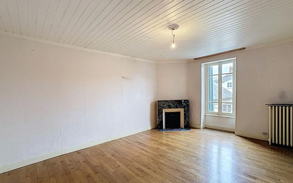 Maison à vendre    8 pièces •  Saint-Christophe-Vallon