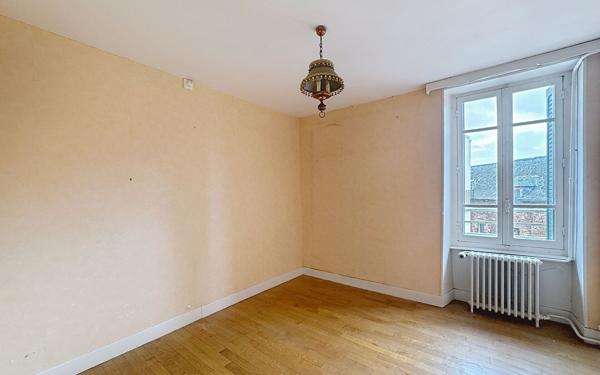 Maison à vendre    8 pièces •  Saint-Christophe-Vallon