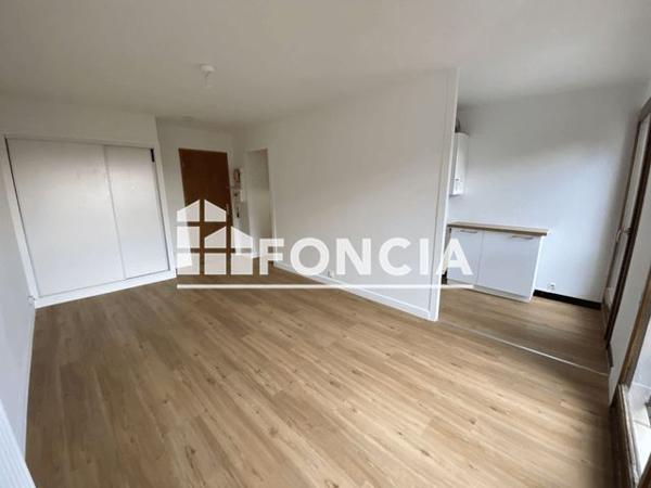 Location Studio 24.5 m² - 41/43 RUE DU GENERAL BORDAS Talence 33400