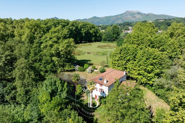 Saint-Pée-sur-Nivelle, Maison 5 Chambres -  230 m² à vendre