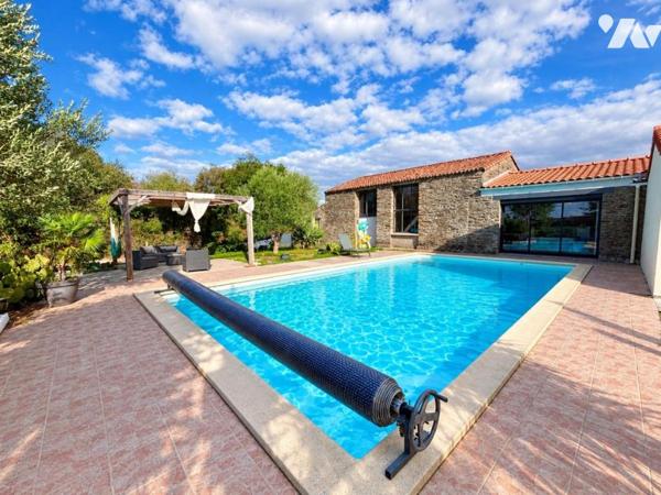 Divatte-Sur-Loire, maison en pierre avec piscine et vue panoramique  