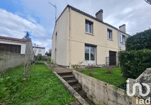 Maison traditionnelle 5 pièces de 95 m² à Chaniers (17610)