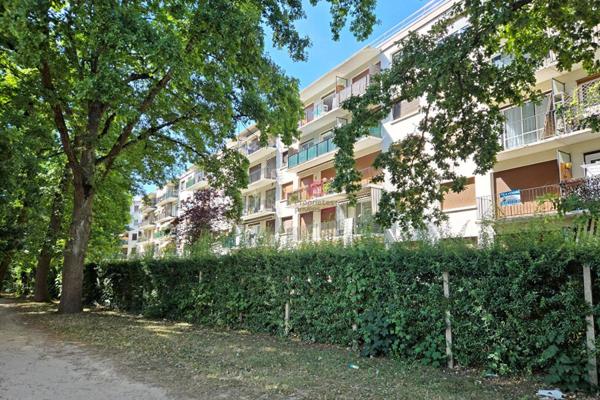 Appartement Saint-Michel-sur-Orge 4 pièces 77 m2, balcon, place de parking privative et cave